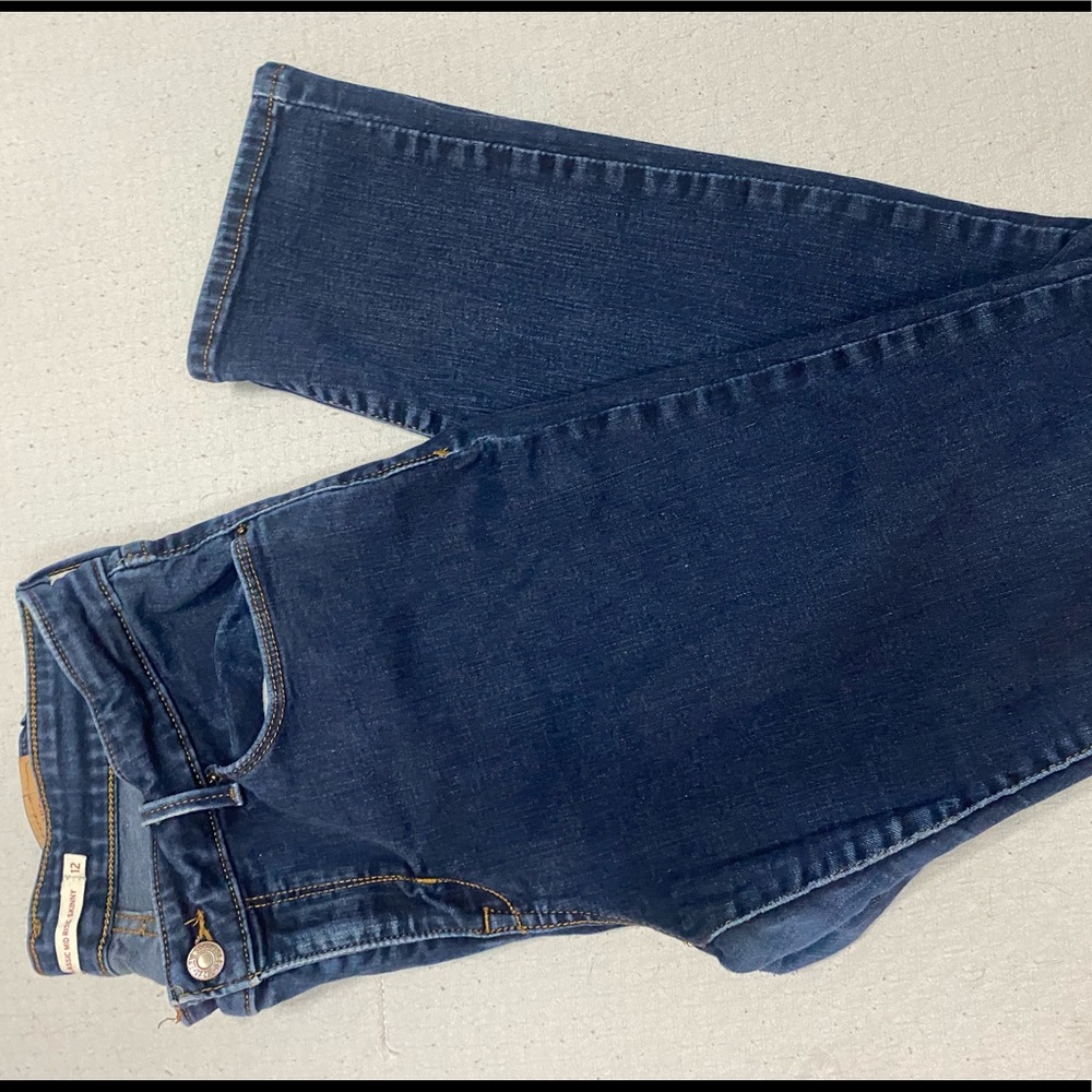Mid rise Levi’s jeans